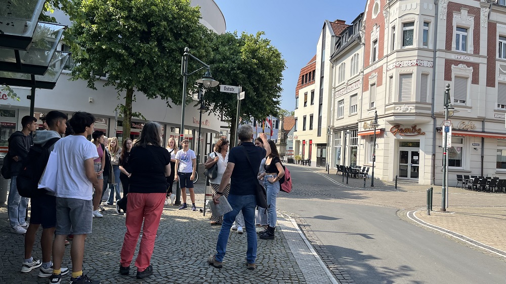 Foto: Gruppe an der Ecke Oststraße