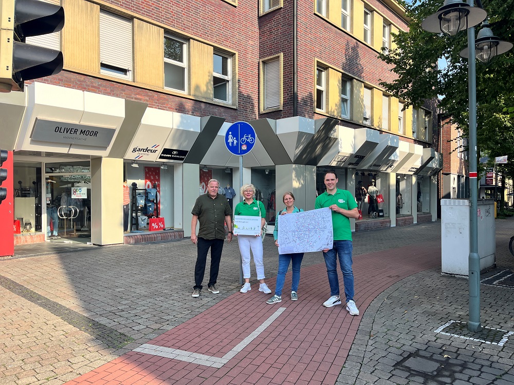 Foto: Gruppe an der Kreuzung Oststraße/ Gerichtsstraße