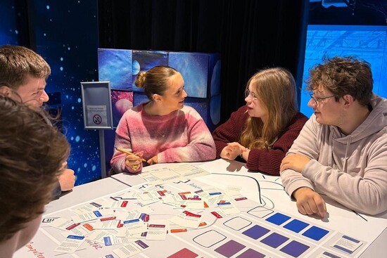 Spielerisch-experimentell erfuhren die Schülerinnen und Schüler ganz praktisch mehr über Anwendungen digitaler Technologien.