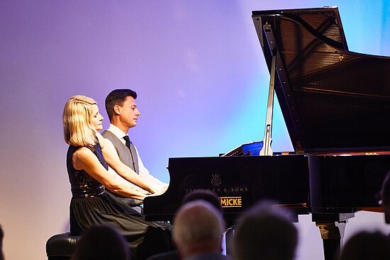 Foto: Klavierduett mit Holger Blüder und Ines Walachowski