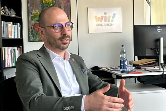 Nach 124 Tagen im Amt zieht Ahlens Bürgermeister eine erste Bilanz.