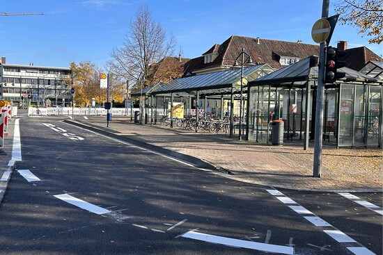 Foto: Abbiegespur am Ahlener Bahnhof