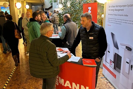 Beim letzten Infotag zu Wärmepumpen beantworteten Fachleute im Rathaus zahlreiche Fragen interessierter Hauseigentümer.