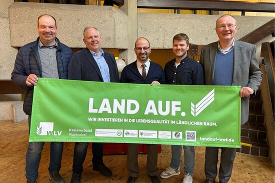 Austausch mit klarer Perspektive für den ländlichen Raum: Vertreter des WLV stellen Bürgermeister Harman die Kampagne „LAND AUF.“ vor: (v.l.) Ulrich Averberg, Andreas Westermann, Matthias Harman, Michael Post, Dr. Matthias Quas
