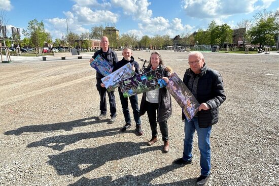 Den noch leeren Kirmesplatz füllen in den nächsten Tagen (v.l.) Sebastian Altena, Michael Göttfert (Ordnungsamt), Gabriele Hoffmann, Dietmar Kisolowski.