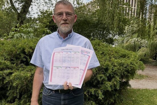 Schon im Fußball-WM-Fieber ist Michael Göttfert vom Ahlener Ordnungsamt. Für Veranstalter von „Public Viewings“ hat er wichtige Hinweise.