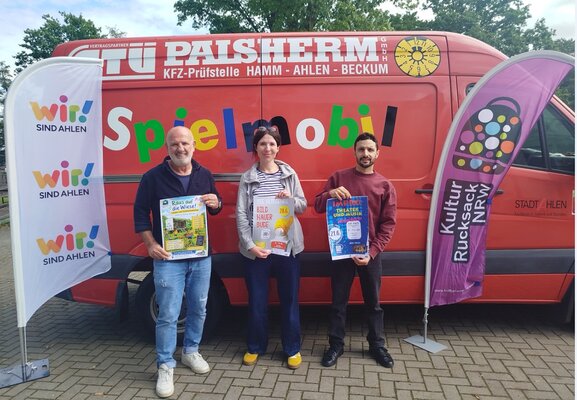 Foto: Vor dem Spielmobil