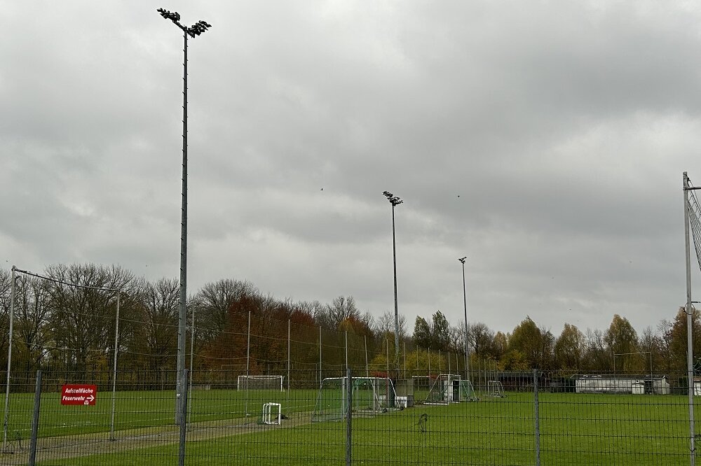 Mehr Licht auf Trainingsplätzen im Wersestadion