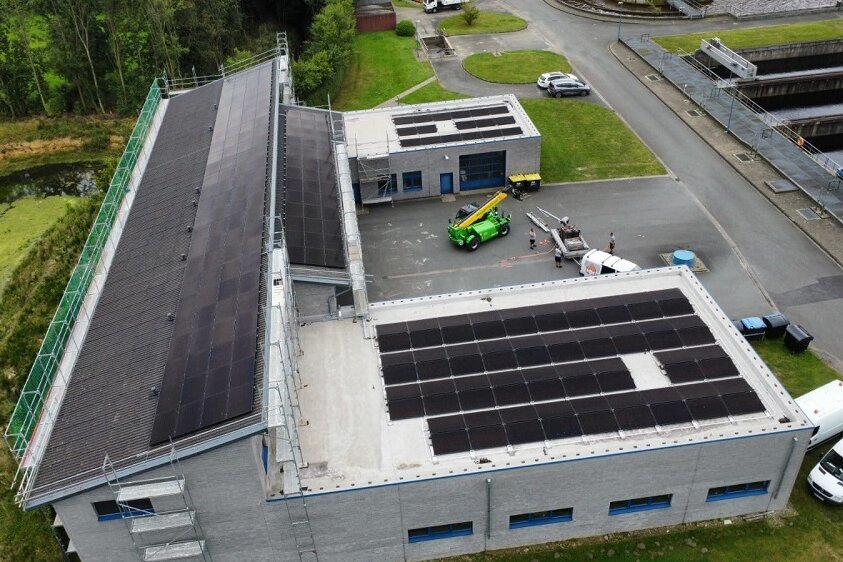 Energieoptimierung: PV-Anlage auf dem Dach der Kläranlage