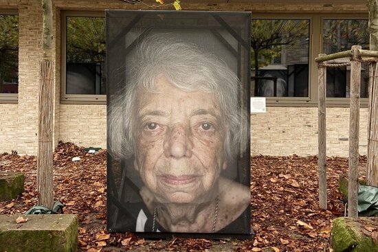 Auch Margot Friedländer ist auf den Fotos der Ausstellung zu sehen.