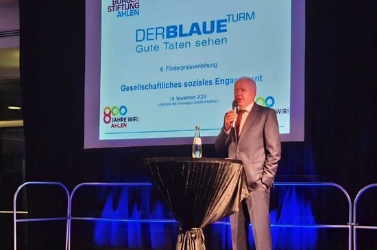 Wie schon vor zwei Jahren wird auch der diesjährige Förderpreis „Der Blaue Turm“ der Bürgerstiftung im Rahmen einer feierlichen Veranstaltung im November in der Lohnhalle der Zeche Westfalen vergeben.
