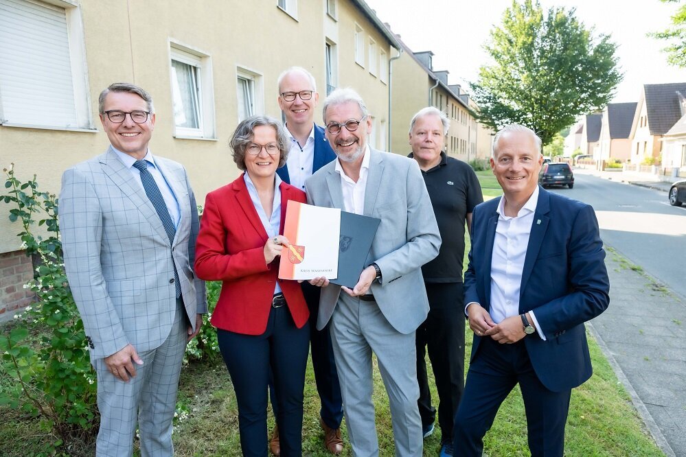 Modernisierung zum Anfassen: NRW-Bauministerin besucht gefördertes VIVAWEST-Quartier in Ahlen