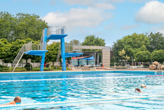 Am Donnerstagvormittag stehen nicht alle Bahnen im Schwimmbecken zur Verfügung.