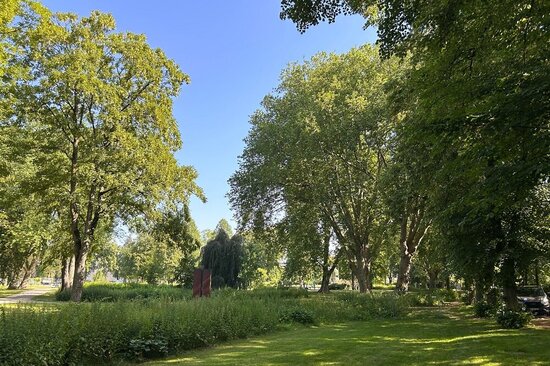 Verschnaufen lässt sich vor der Hitze in den verschiedenen Parks der Stadt, wie hier im Stadtpark…