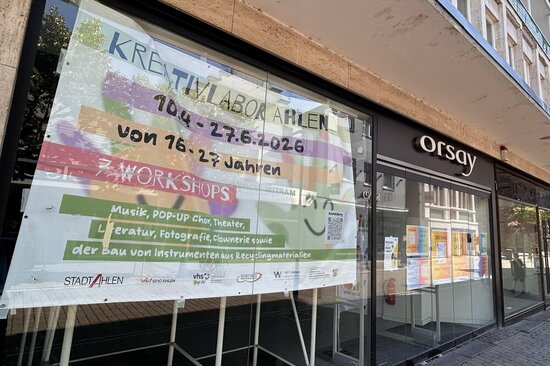 Im Kreativlabor in der Fußgängerzone konnten sich Menschen künstlerisch ausprobieren. Die Ergebnisse gibt es am Samstag zu sehen.