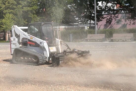 Noch prägen Staub und Baumaschinen das Bild auf dem Dr.-Paul-Rosenbaum-Platz.