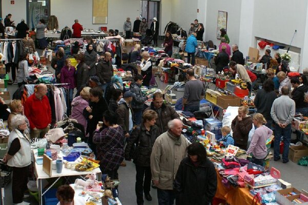 Foto: Flohmarkt in der Lohnhalle der Zeche Westfalen