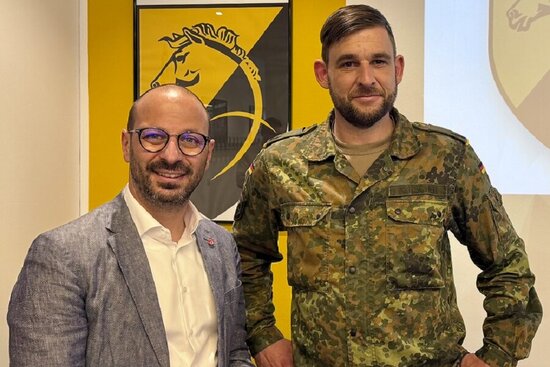 Matthias Harman und Jörn Ove Kutscher danken den Frauen und Männern, die Dienst in den Streitkräften verrichtet haben und noch immer verrichten.